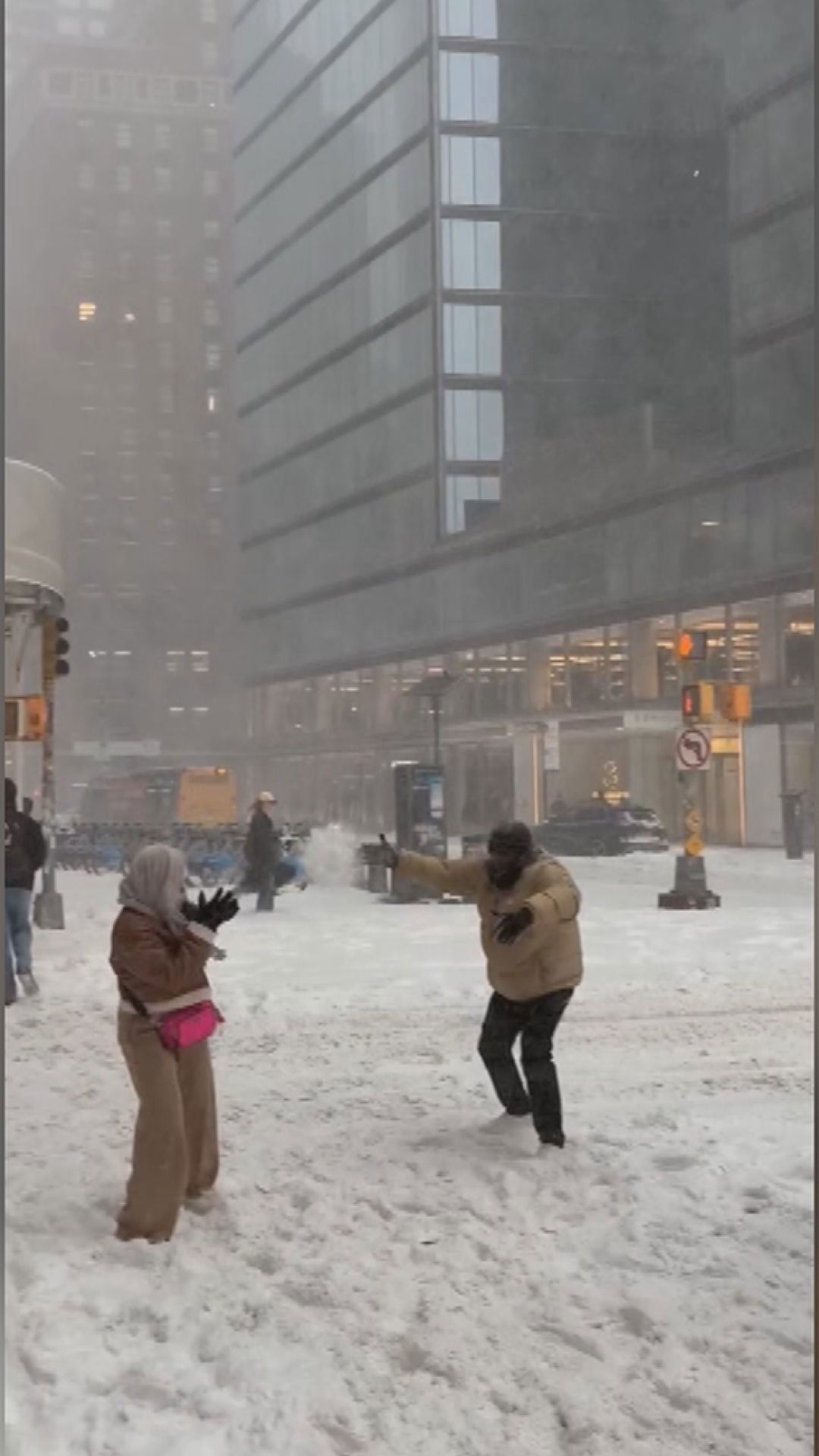 Winter storm pounds New York City with 8 to 12 inches of snow | wkyc.com