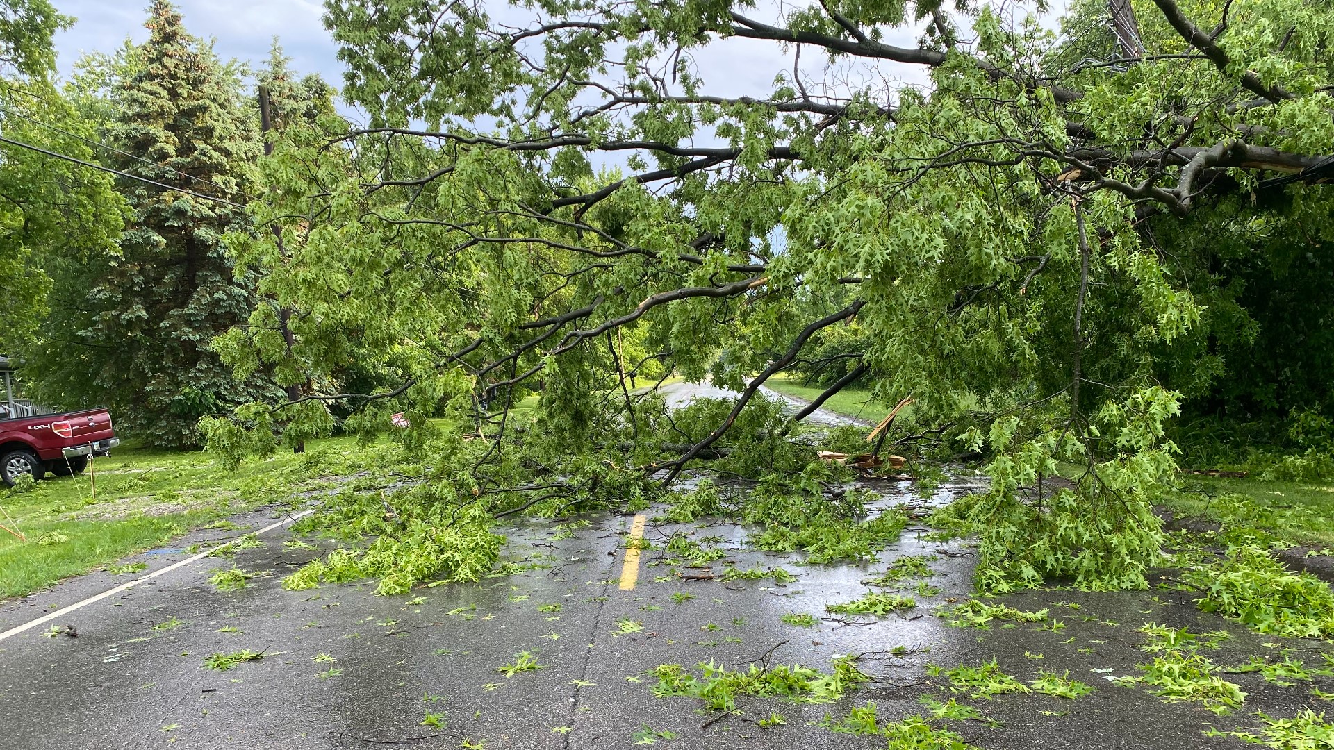 Severe storms cause damage, power outages in Northeast Ohio