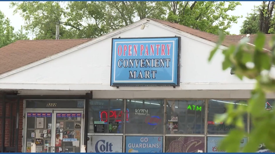 Convenience store worker recounts calling police after encountering shooting victim, triggering suspect pursuit that left 5 Cleveland officers injured