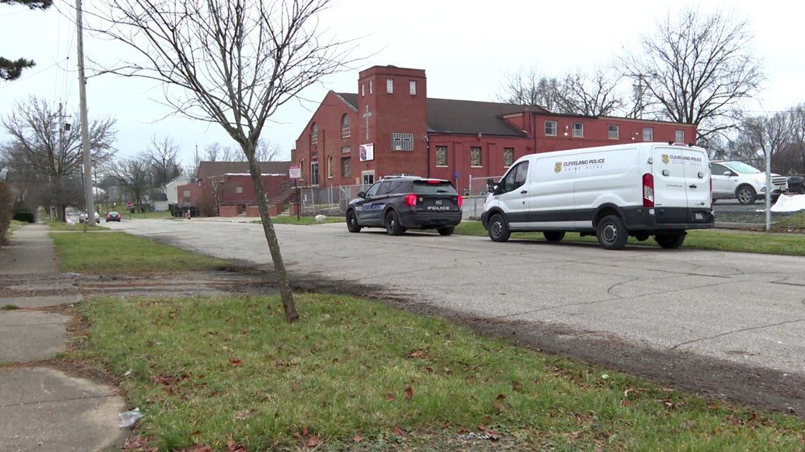 Cleveland police: 2 people shot outside funeral service - Vimarsana News