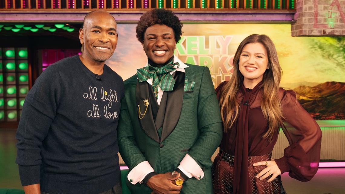 Kelly Clarkson, Oscar winner Paul Tazewell team up to surprise Akron high  schooler