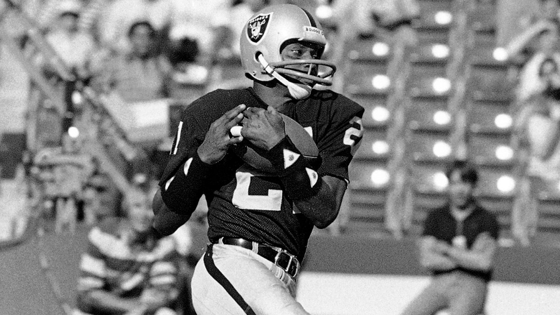 Raiders quarterback Jim Plunkett warms up prior to game of Los