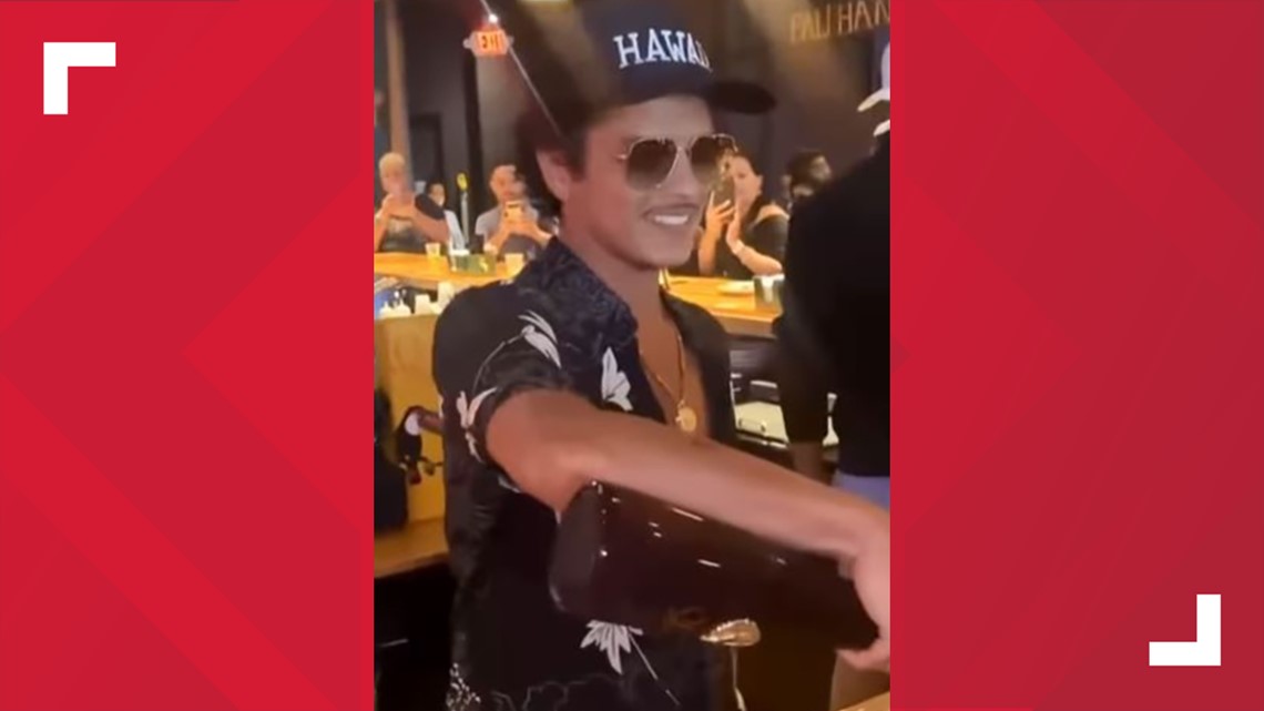Bruno Mars serves shots at downtown Cleveland bar - Vimarsana News