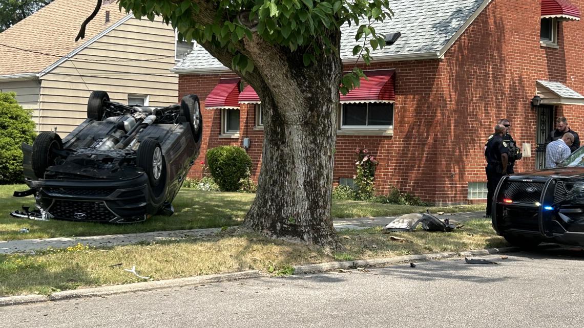 Warrensville Heights police chase stolen car, ends in crash