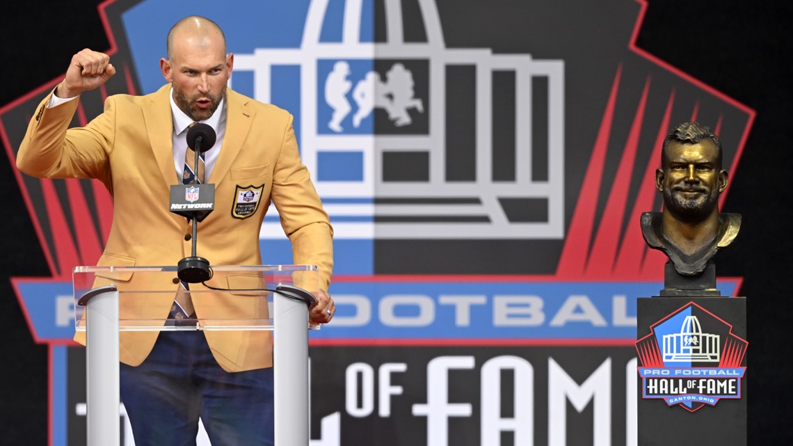 Joe Thomas' family will present the Browns lineman at HOF enshrinement 