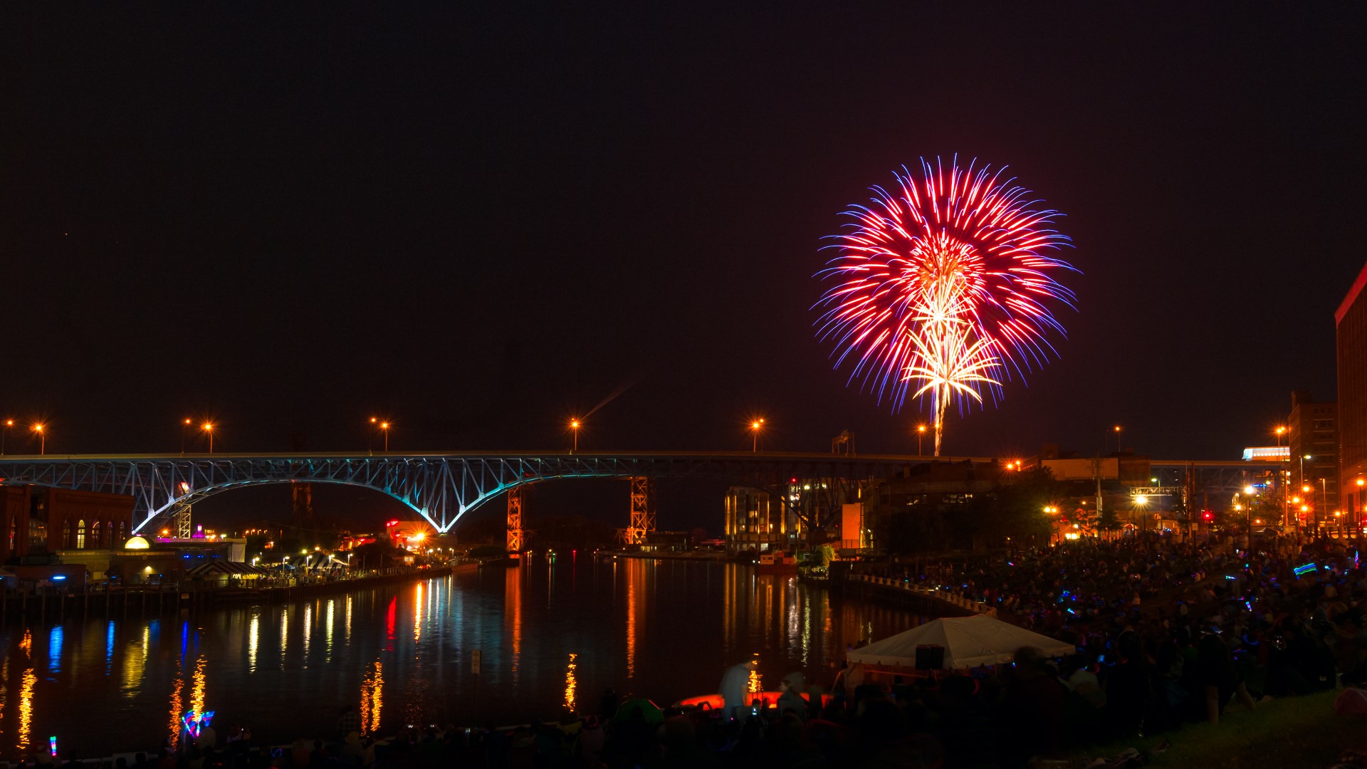 WATCH LIVE 'Light Up The Lake' fireworks display in downtown