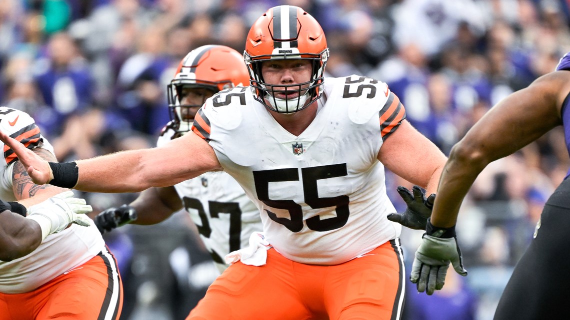 Who did the Cleveland Browns get in Ethan Pocic?