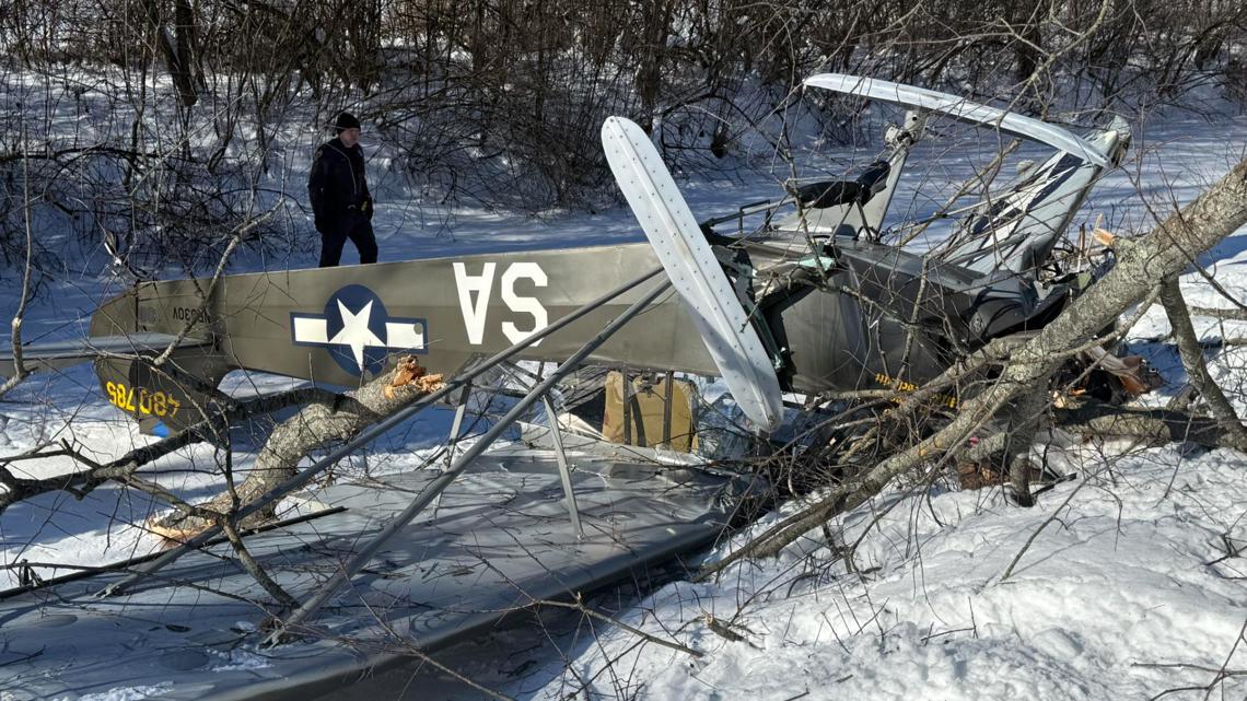 2 hurt after small plane crashes in wooded area near Ranfield Road in Brimfield Township