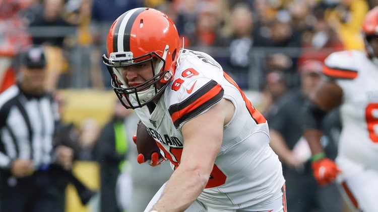 Browns tight end Stephen Carlson displaying multiple skills