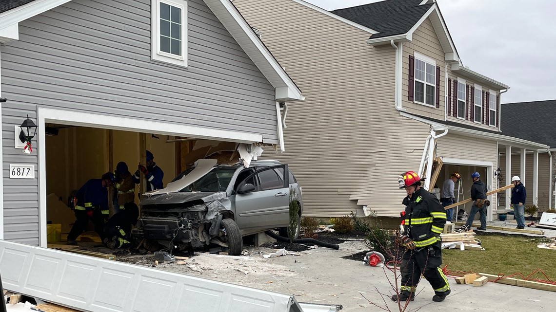 Car slams through 2 North Ridgeville houses