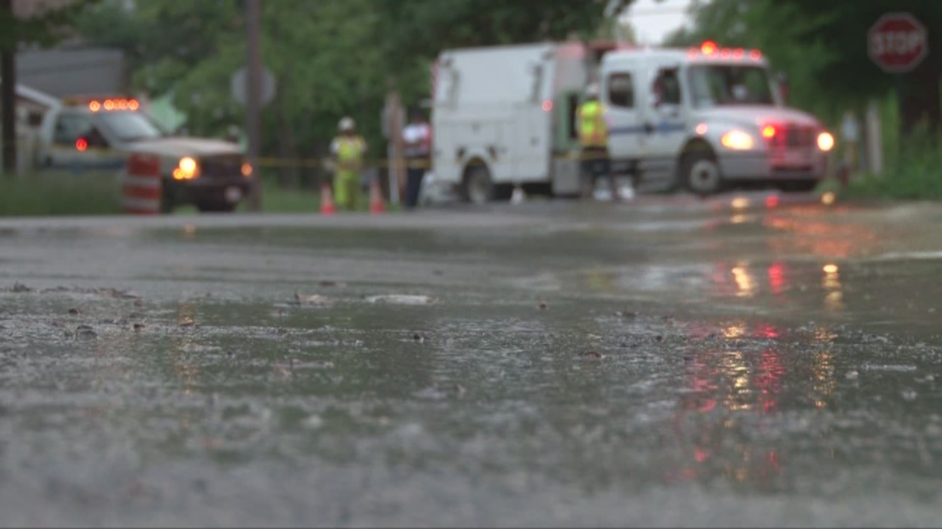 Sinkhole causes flooding, road closure at Cliffview and Olympia in Cleveland