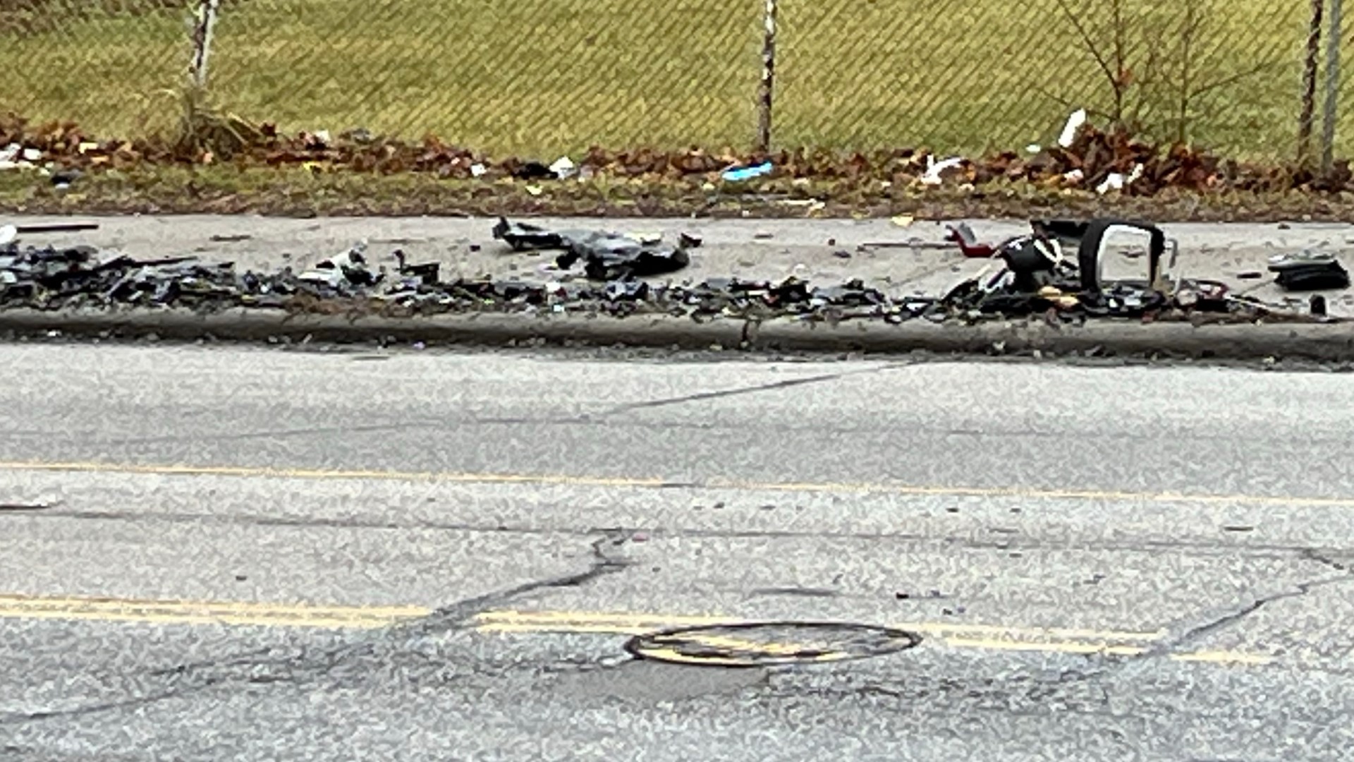 1 dead, 3 injured following crash in Cleveland