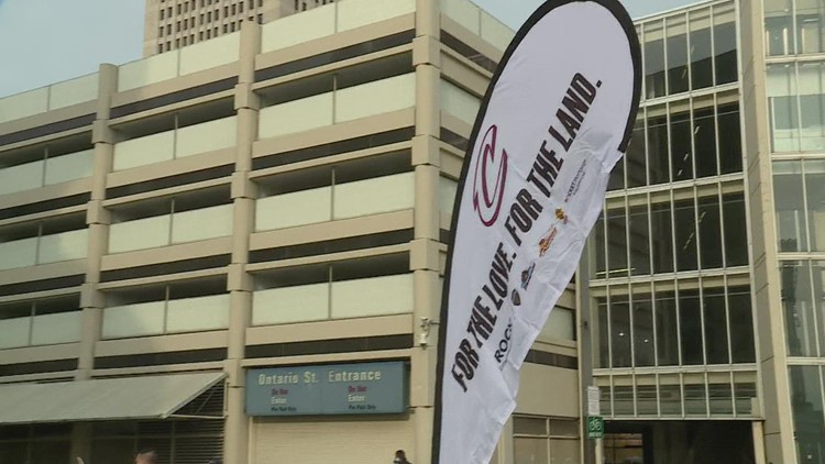 Cleveland Cavaliers host food distribution at Gateway Plaza