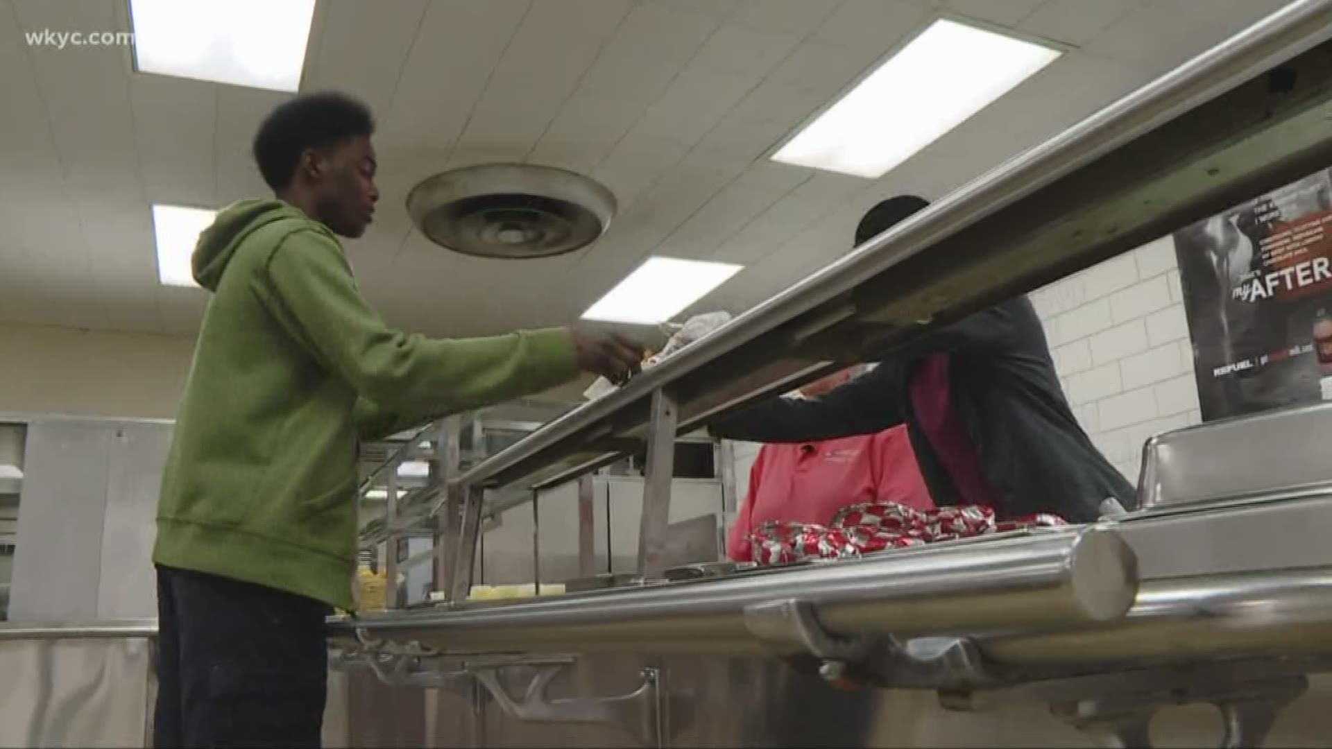 Schools, rec centers partner to feed 3 meals a day to anyone 18 and under. Brandon Simmons reports.