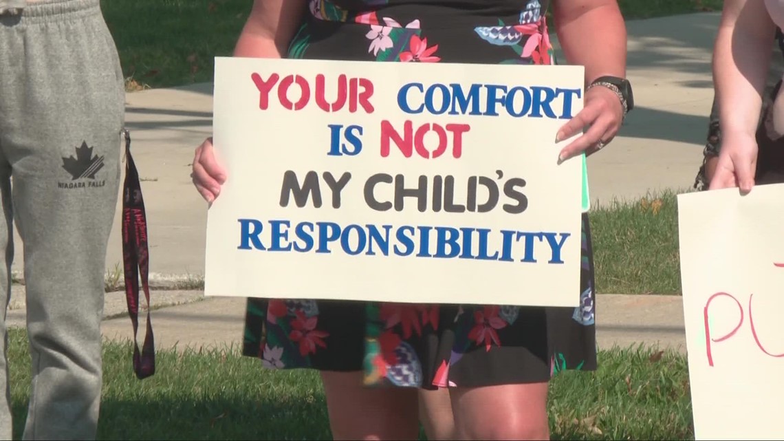 Parents, students protest after after Chardon school board member monitors dress code off-campus