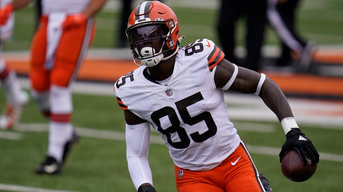 Sources: Browns tight end Njoku requests trade