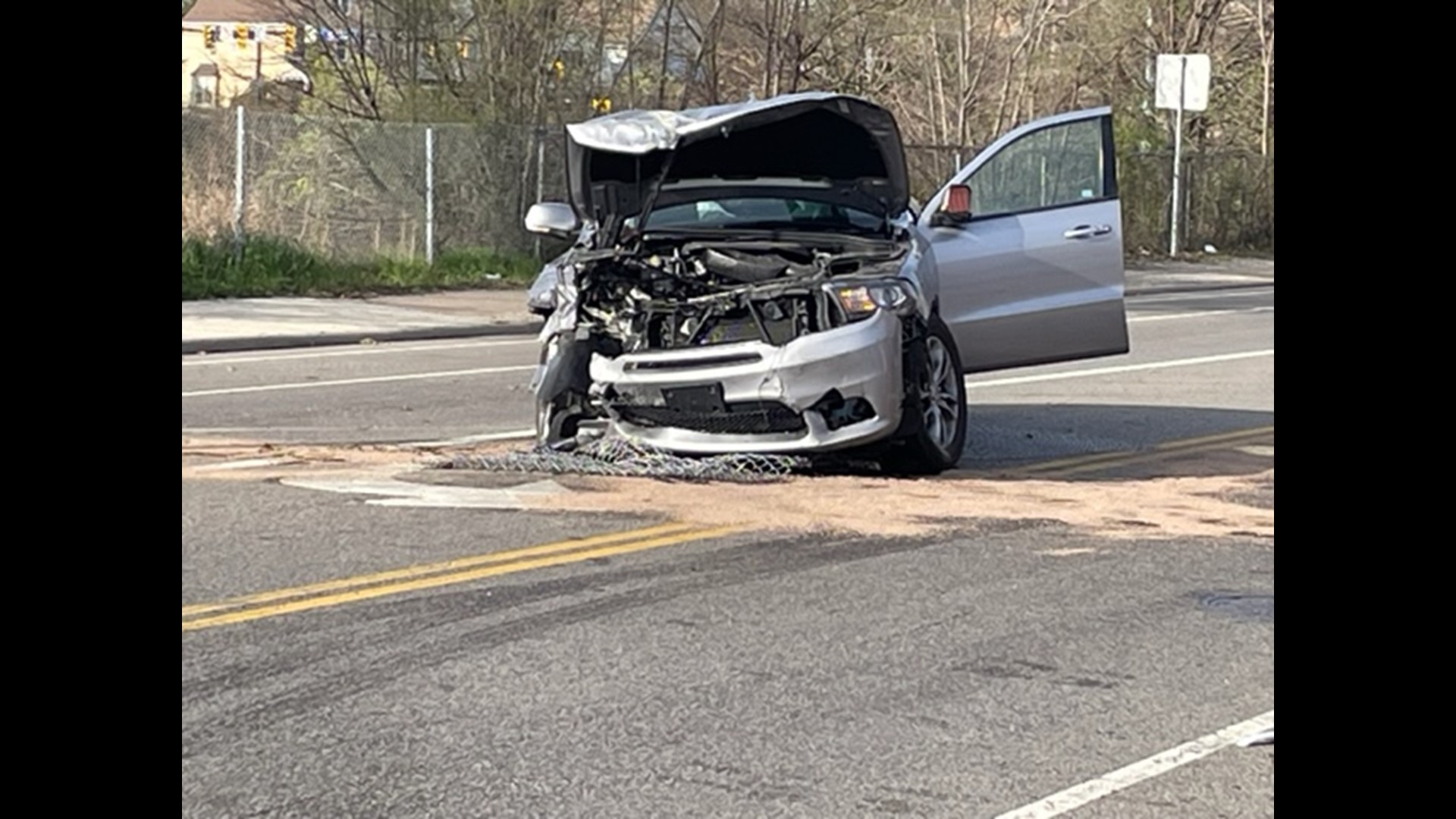 4 car crash in Cleveland leaves male in critical condition