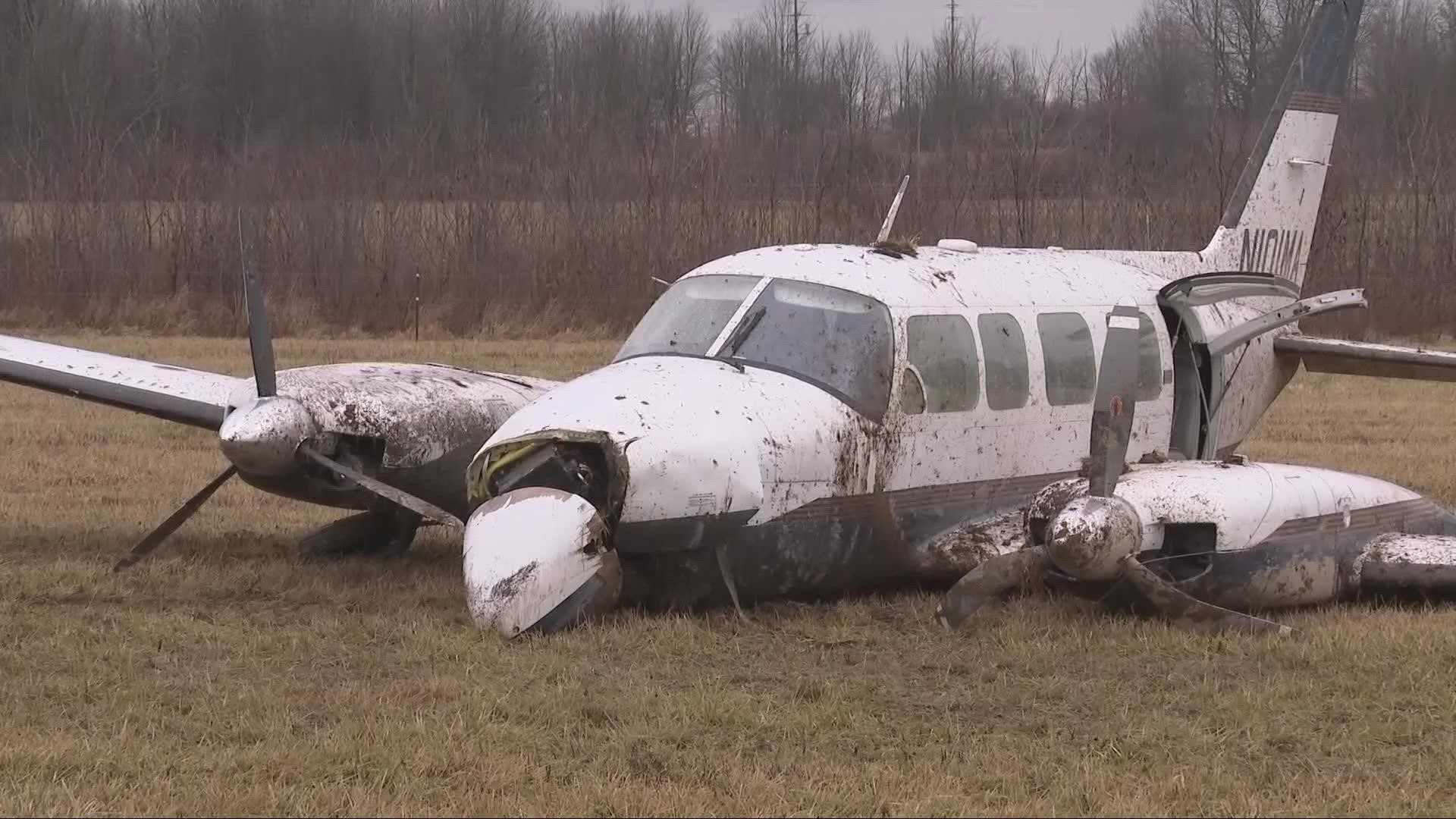 A plane carrying a federal inmate crashed at the Geauga County Airport on Wednesday morning.