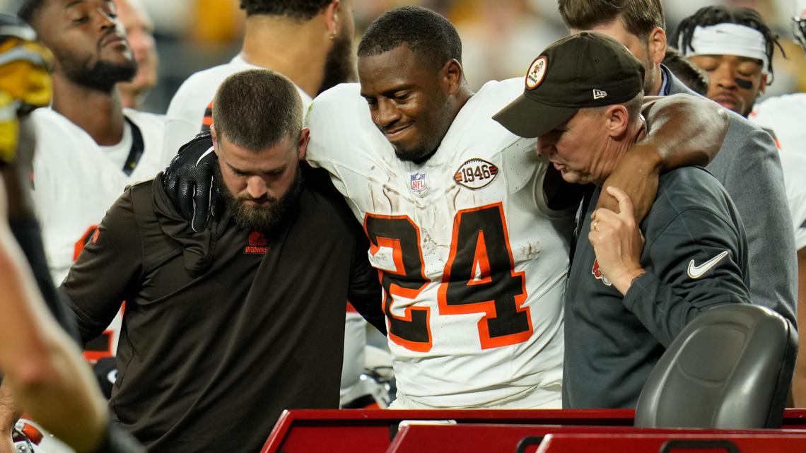 Browns' Kareem Hunt dons Nick Chubb shirt in return to Cleveland