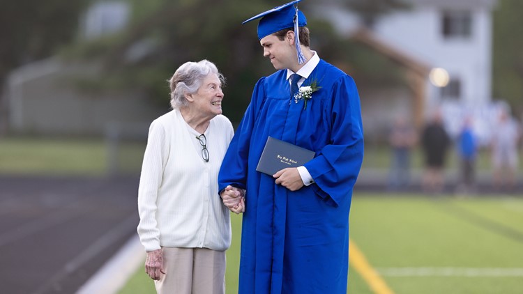 Farewell, Nurse Betty: Graduation marks end of era for Bay Village family