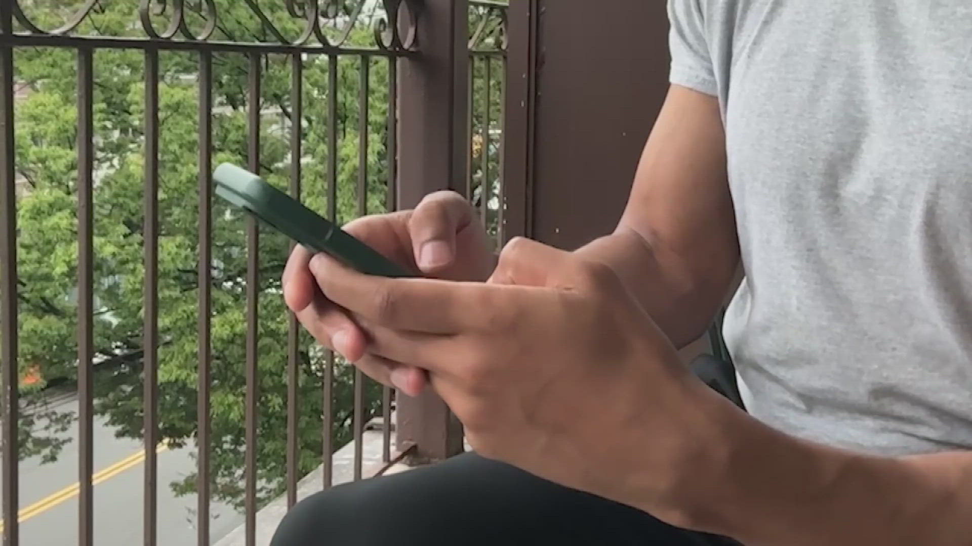 Switching to a smaller cell phone provider can mean big savings on your monthly bill. 3News' Peter Fleischer reports.
