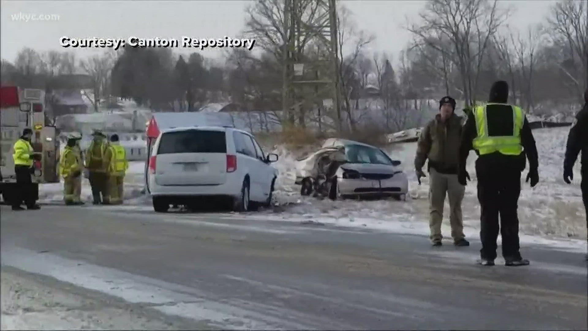 Stark County teen dies in car crash on way to school