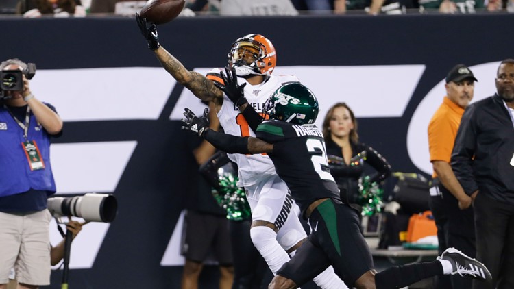 OBJ shows off wing span with incredible one-handed catch