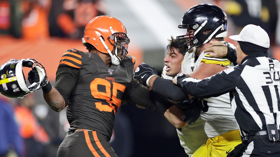 WATCH: Myles Garrett loses cool, hits Steelers QB with helmet in