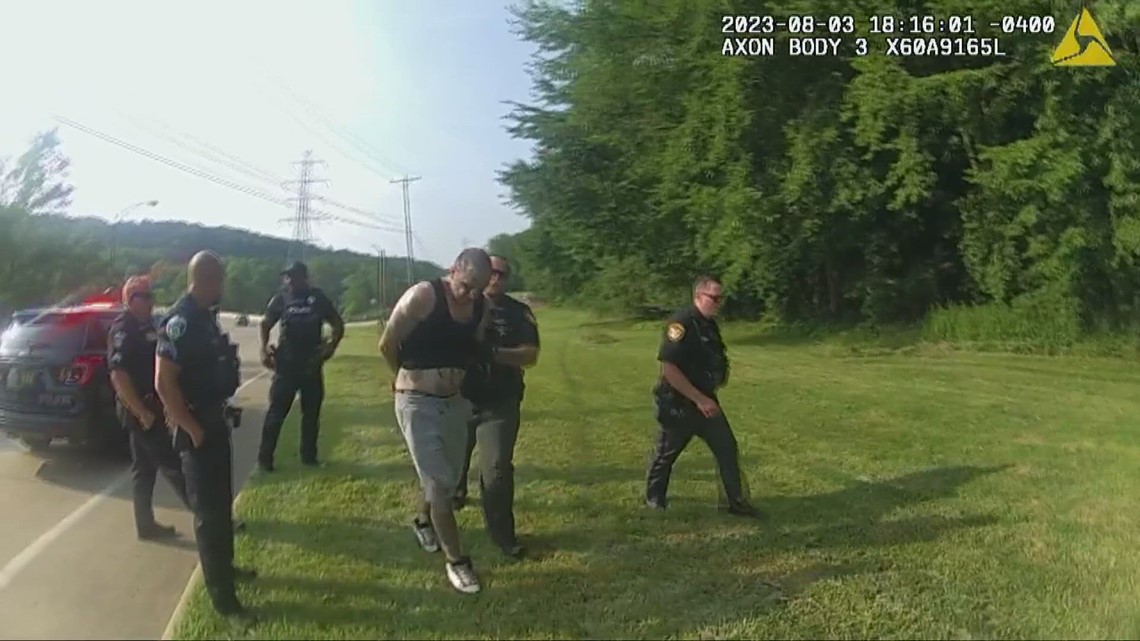 New video Carjacking in drivethru line at Taco Bell, kidnapping