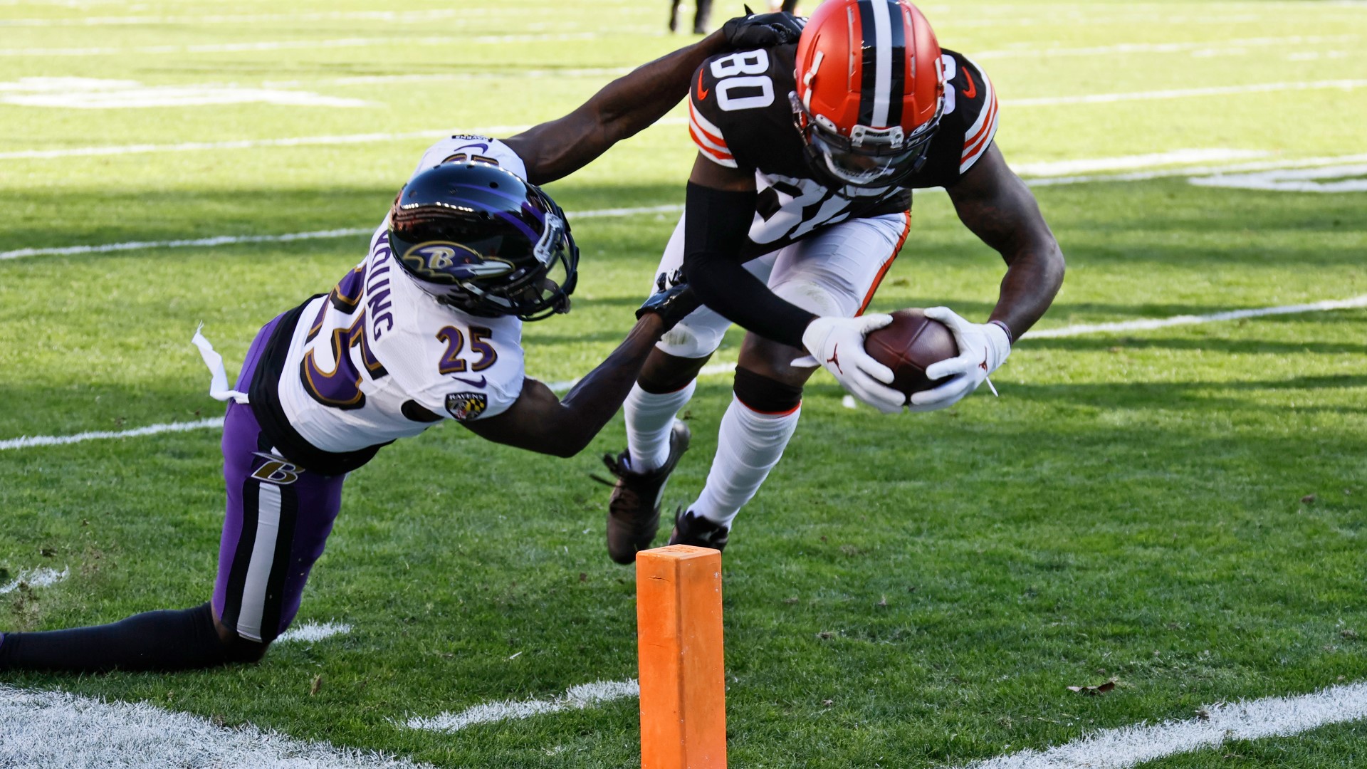 Cleveland Browns coach Kevin Stefanski and two players test