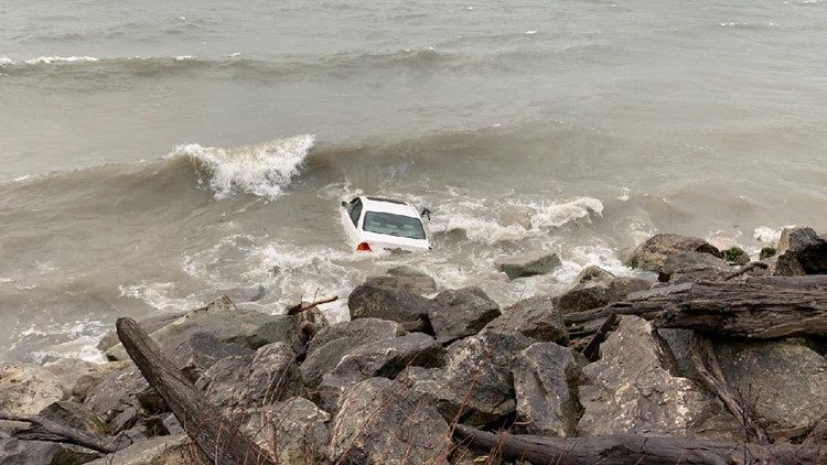 Driver taken to hospital after driving car into Lake Erie in Mentor-on-the-Lake