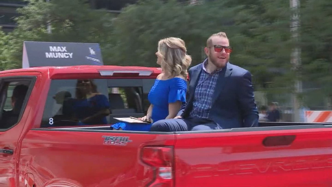 File:Gary Sánchez during 2019 MLB All-Star Red Carpet Parade