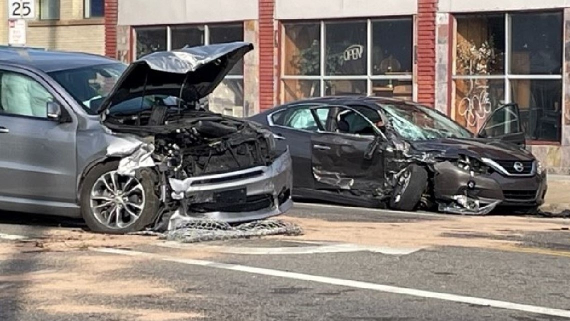 4 car crash in Cleveland leaves male in critical condition