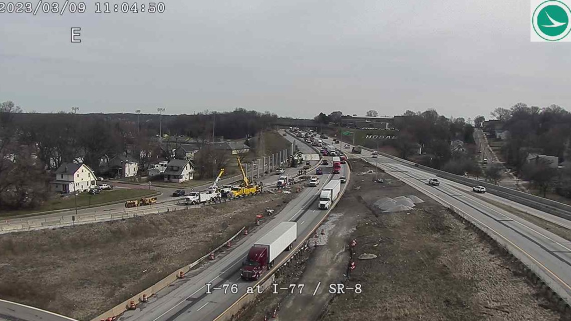 Why is the ramp from I76 W to State Route 8 N closed in Akron?