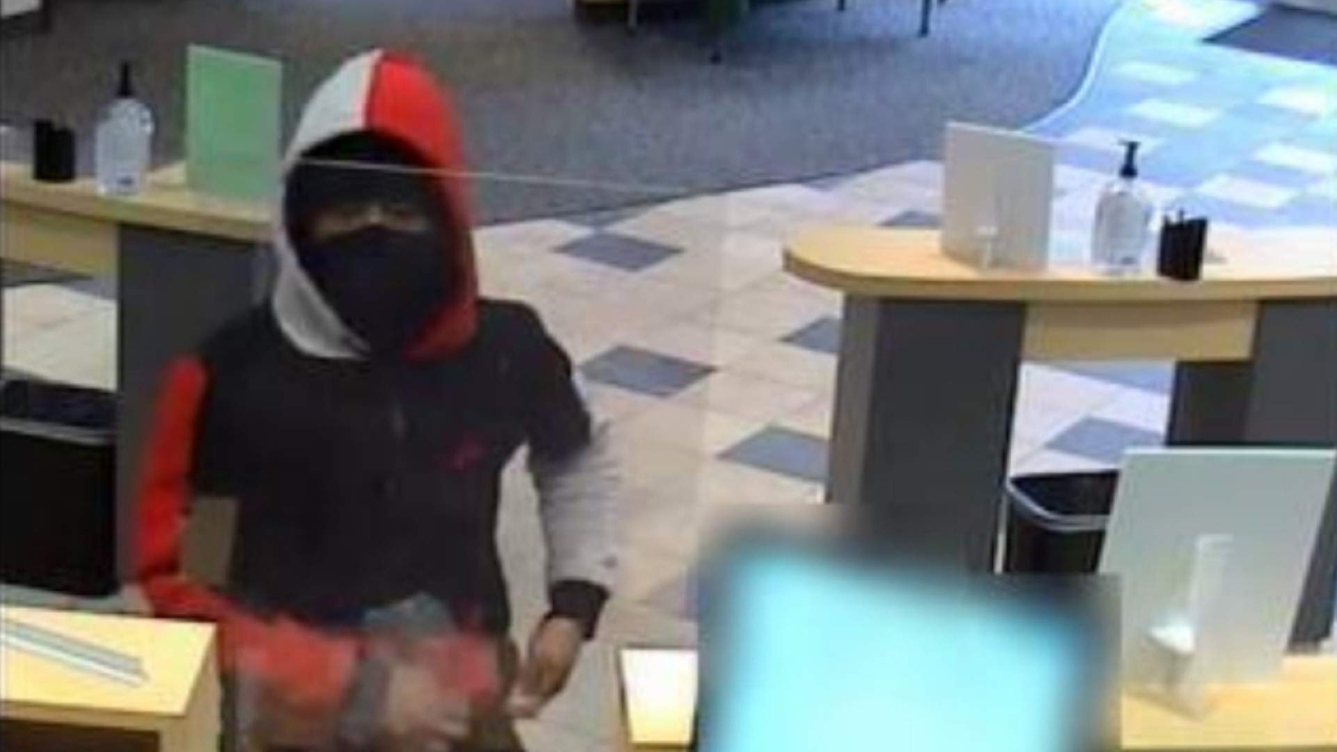 Elyria Police Looking For Suspect Who Robbed Northwest Bank Wkyc Com   F4eb3ae7 3fa2 4af7 822b Ab53c011f08c 1920x1080 