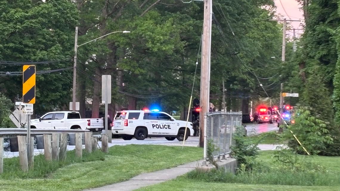 Heavy police presence, standoff in Olmsted falls; residents asked to avoid Bagley Road