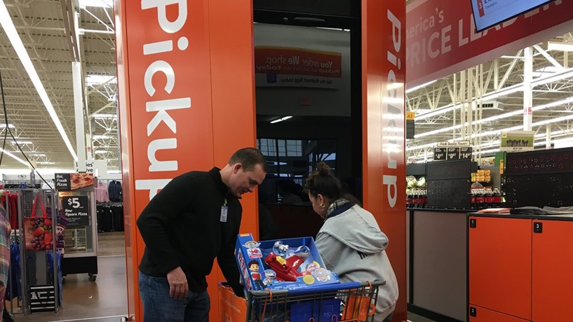 Walmart unveils pickup tower in Steelyard Commons