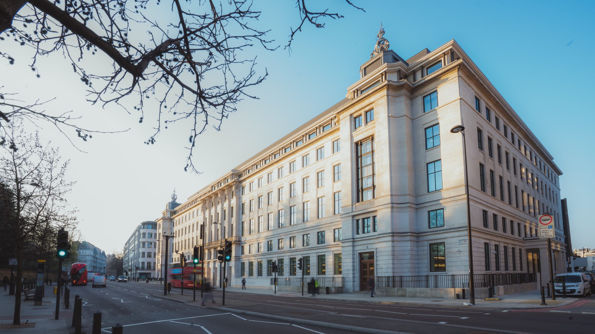 The new location is described as 'a 184-bed state-of-the-art hospital' located at 33 Grosvenor Place in central London.