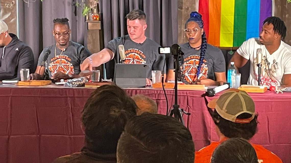 Johnny Stanton, Myles Garrett play Dungeons & Dragons for Red Nose Day