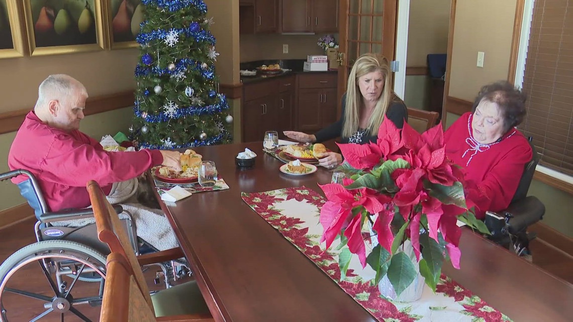'I just can't believe it': Florida daughter surprises parents at Massillon nursing facility