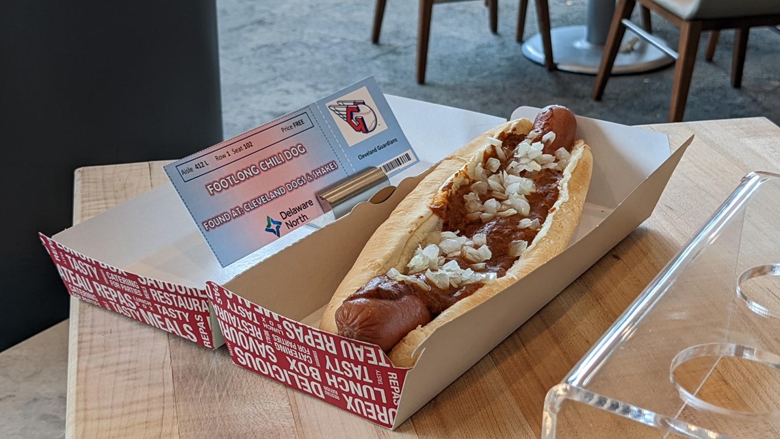 Progressive Field food vendor leaves 'signature' mark on hot dogs during MLB  All-Star Game