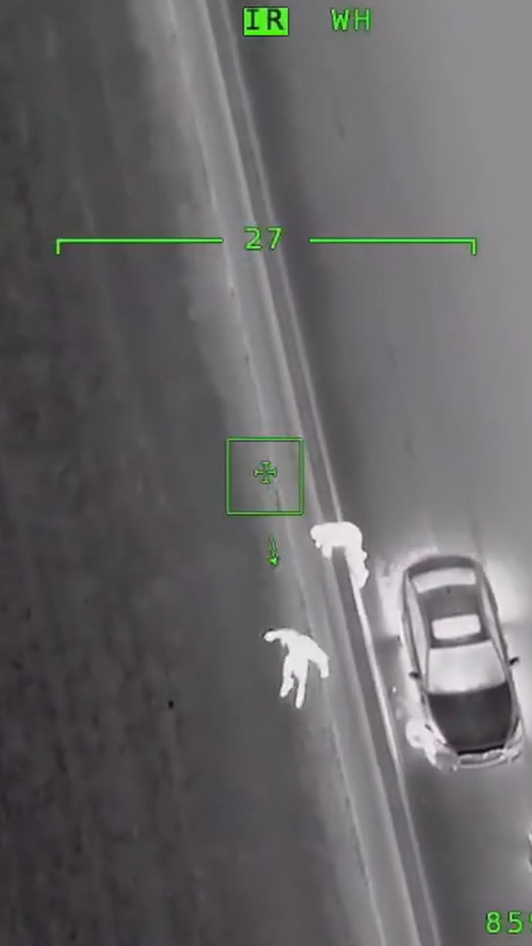 Police chase leads to suspect fleeing car and jumping off ramp in ...