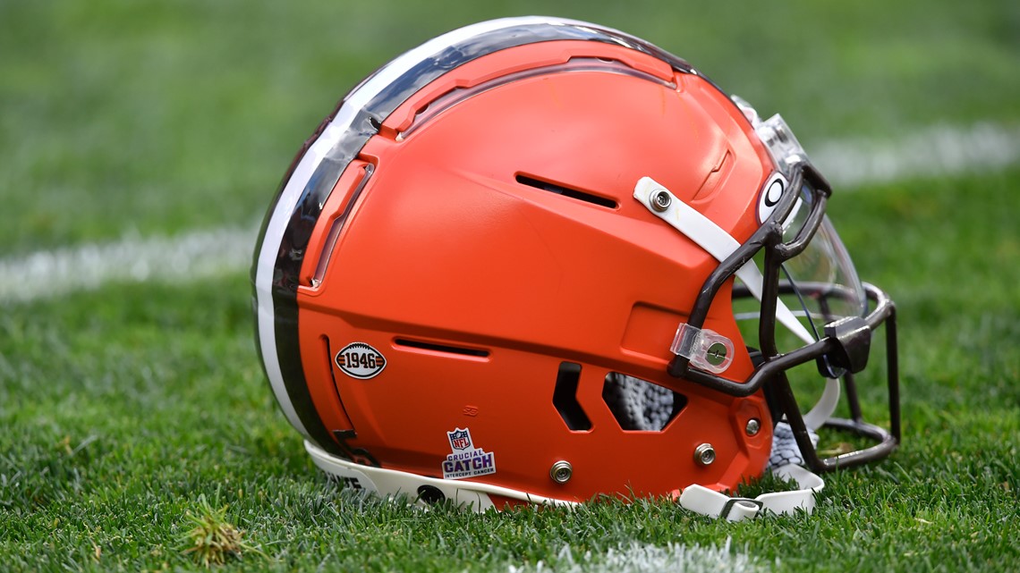 NFL world reacts to awesome Browns' Halloween costumes