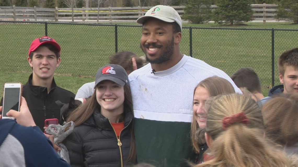 New dog owner Myles Garrett to meet his fellow Dawgs at play date Wednesday