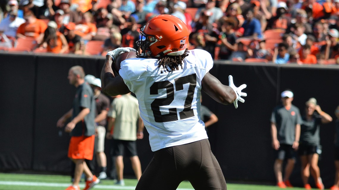 Kareem Hunt cleared to practice in Orange and Brown scrimmage for 1st time  in camp 