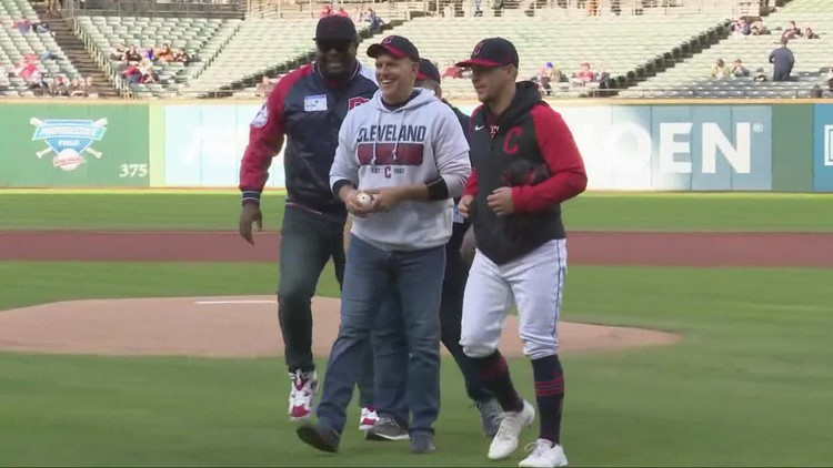 WATCH: 3News' Jay Crawford throws out ceremonial first pitch prior to Thursday's Cleveland Guardians game