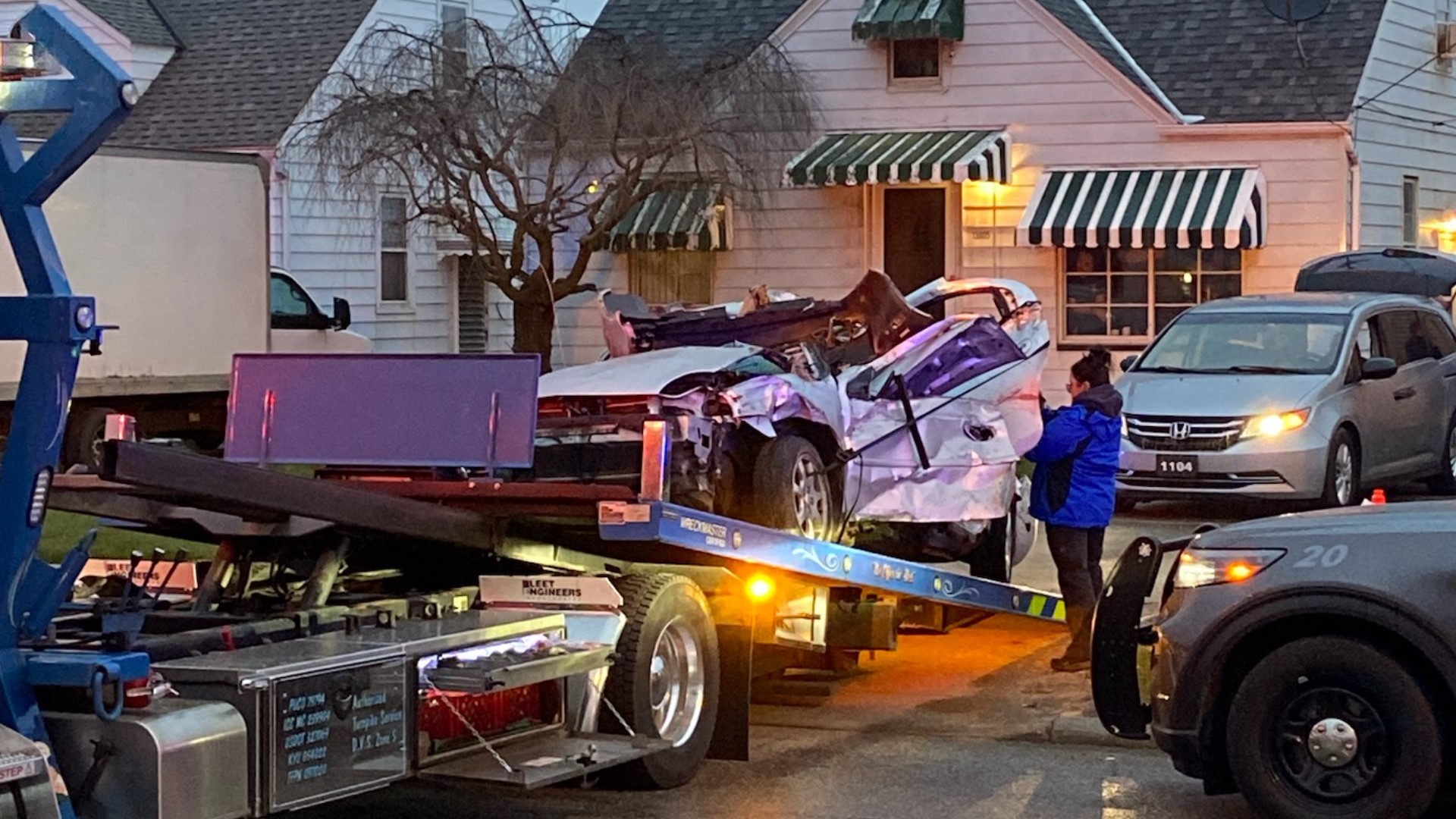 Crash closes portion of Granger Road in Garfield Heights