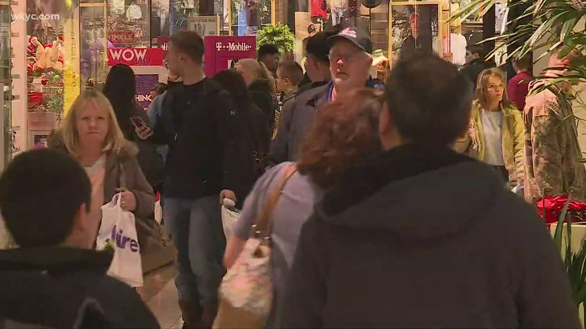 Last-minute holiday shoppers still waiting for the rush
