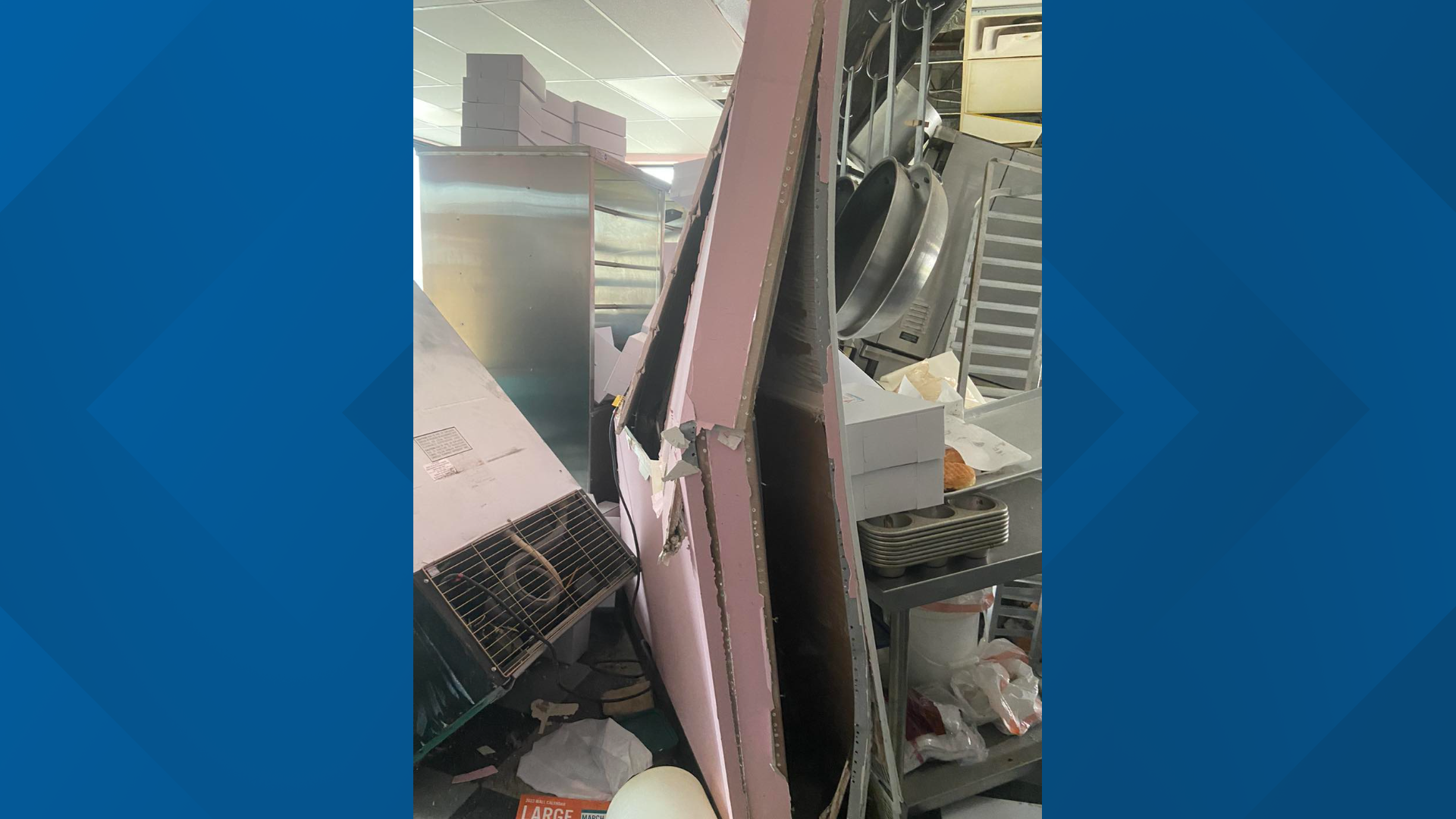 2 people taken to hospital after car crashes into Elyria bakery