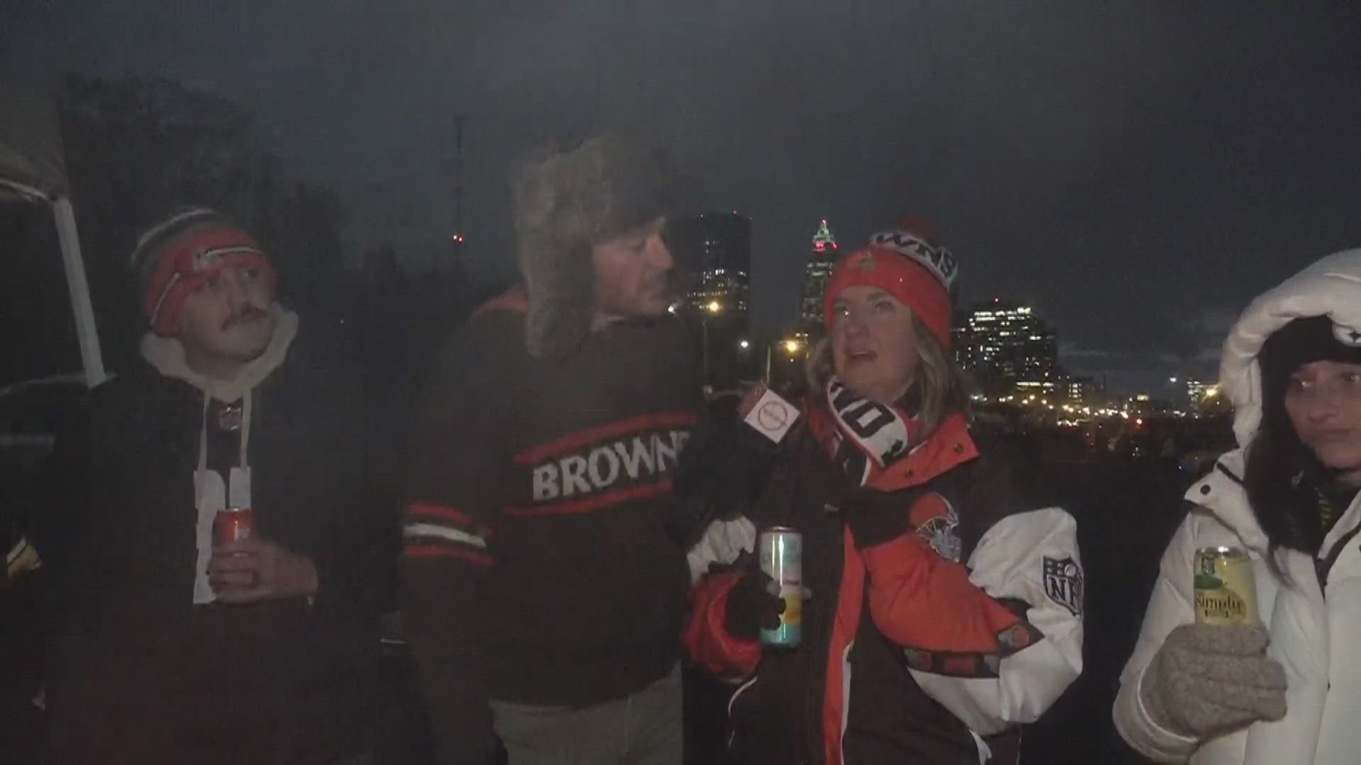 3News' Mike Polk Jr. heads to the Muni Lot to see how Cleveland Browns fans are staying warm ahead of the Thursday night matchup with the Pittsburgh Steelers.